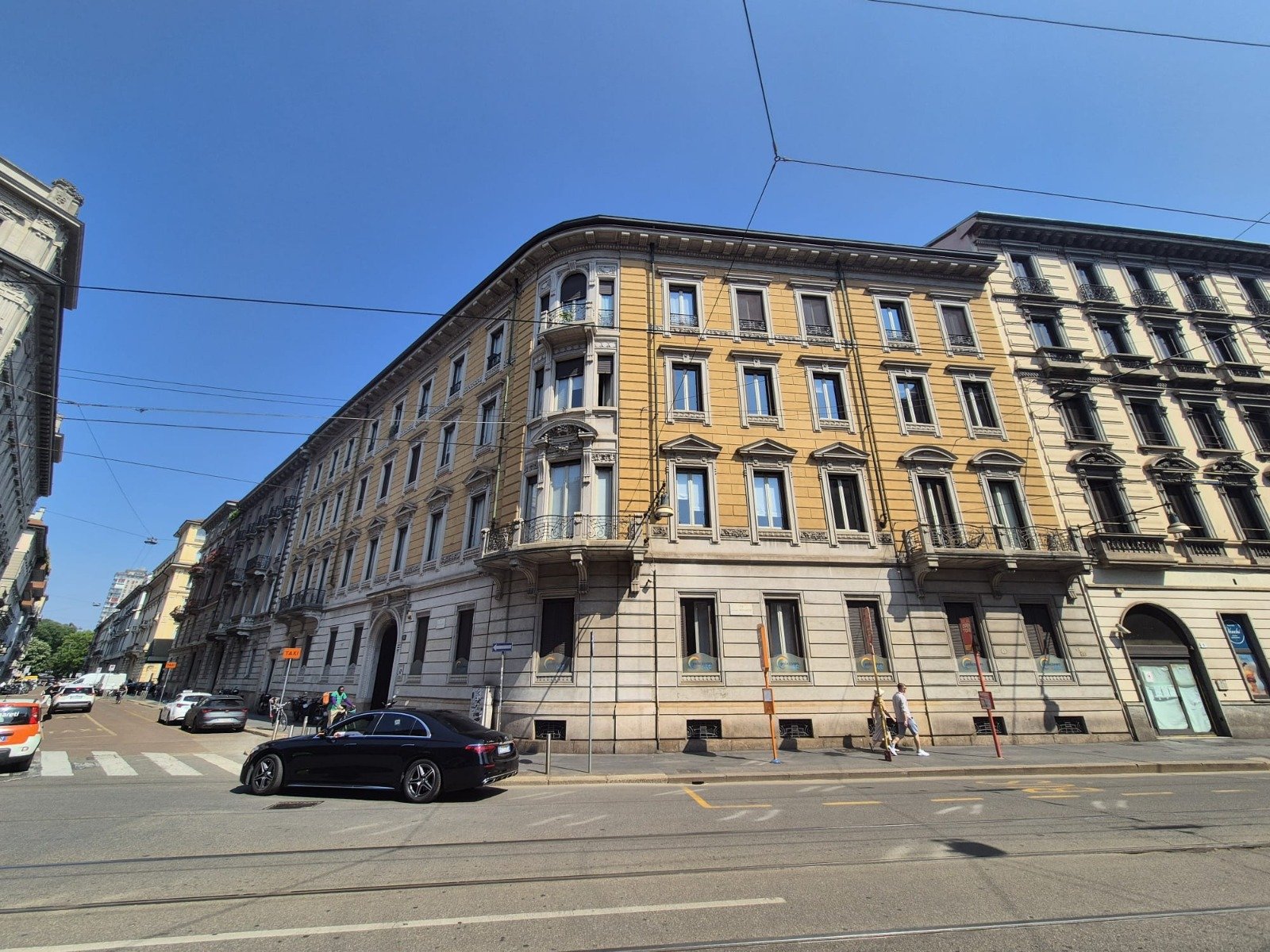 Milano, via Leopardi - Attico mansardato di charme in palazzo d'epoca